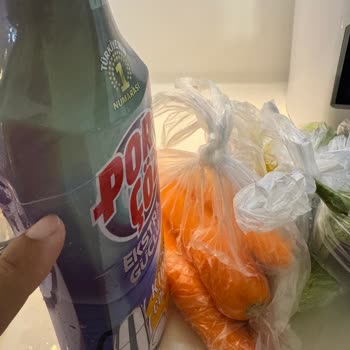 Sebze Ve Meyvelerle Kimyasal Ürün Aynı Poşette, Sızma Sonucu Sağlık Riski Yaşadım