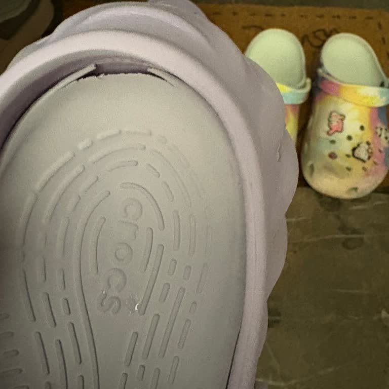 Crocs Terlikte Dört Ayda Topuk Ayrılması Ve Kötü Koku Sorunu
