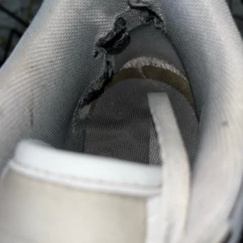 Adidas Ayakkabımın İç Astarı Açıldı, İnceleme Sonucu Reddedildi