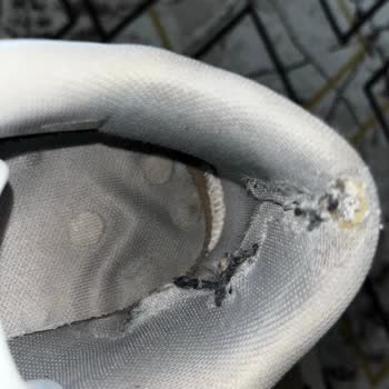 Adidas Ayakkabımın İç Astarı Açıldı, İnceleme Sonucu Reddedildi