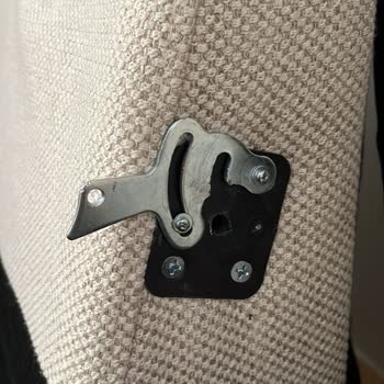 Koltuk Takımının Kilitleri Uyumlu Değil, Servis Desteği Yok!