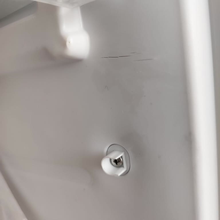 Yeni Alınan Derin Dondurucuda Çatlak Ve Değişim Talebine Ret