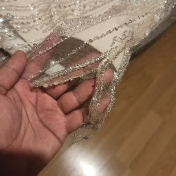 İlk Kullanımda Abiyeler Bozuldu, Mağaza Çözüm Sunmadı