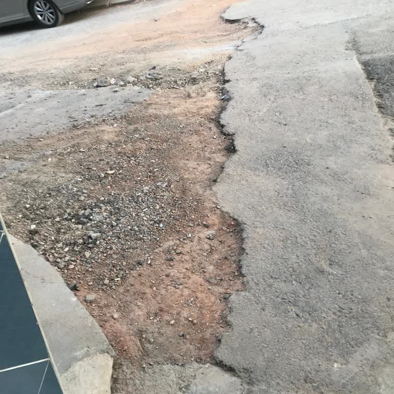 Kazı Sonrası Onarılmayan Yol, Mahallede Güvenlik Riski Yaratıyor