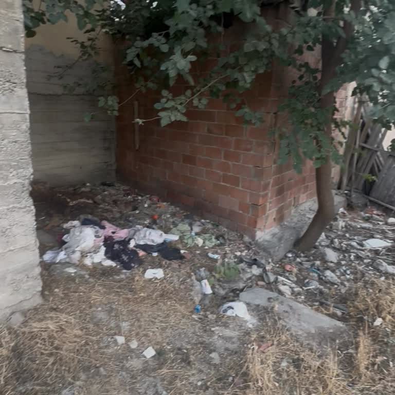 Yeşilyurt Belediyesi Apartmandan Sürekli Atık Atılması Nedeniyle Rahatsızlık