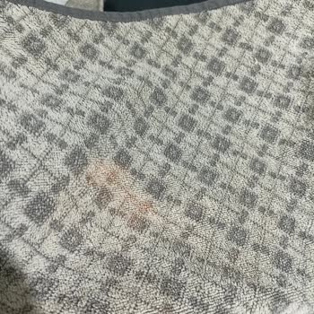 İsana Duş Jeli Havlularımda Renk Açılmasına Ve Endişeye Yol Açtı