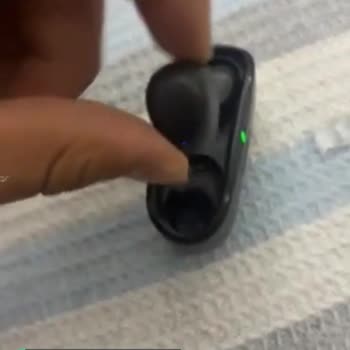 JBL Wave Buds Sol Kulaklık Şarj Yeri Geriye Kaçmış Durumda