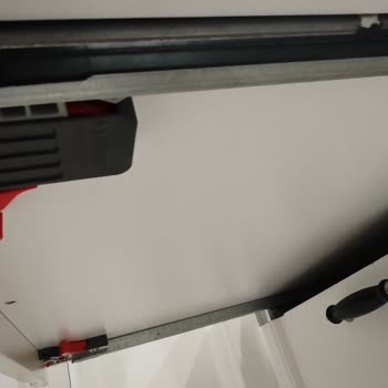 Çekmece Raylarındaki Kırık Klipsler Kullanımı Zorlaştırıyor, Yedek Parça Talebim Var