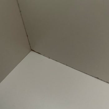 Satın Aldığım Gardırop Ve Komodinler Hasarlı, 3 Aydır Çözüm Sunulmuyor