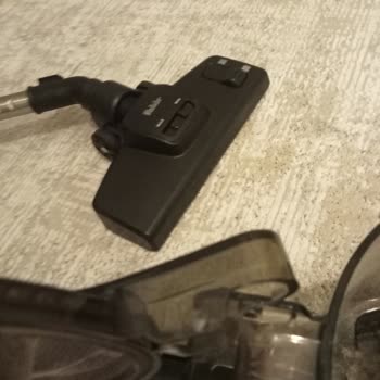 Süpürge Makinesinde Kablo Ve Hazne Kapağı Sorunları Yaşadım