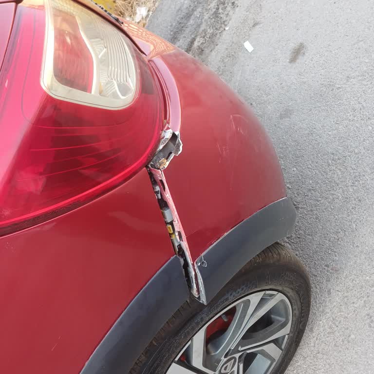 Servis Sonrası Hasarlı Tampon Ve Bozulan Geri Görüş Kamerası İçin Çözüm Bekliyorum