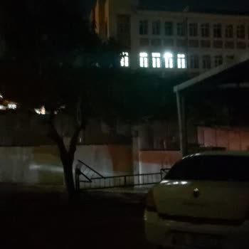 Uzun Süredir Onarılmayan Sokak Aydınlatmaları Güvenliği Tehdit Ediyor