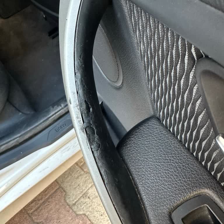 BMW F30 320d Kapı Tutamaçlarının Erimesi Ve Kullanım Zorluğu