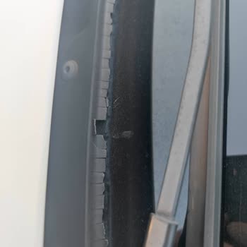 BMW 320d Ön Cam Fitili Çürümesi Ve Su Sızdırma Sorunu