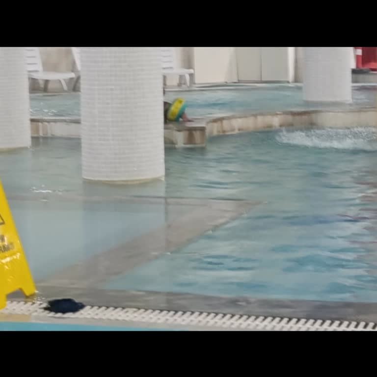 Çocuk Havuzunda Güvenlik Riski: Beton Zemin Endişesi