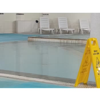 Çocuk Havuzunda Güvenlik Riski: Beton Zemin Endişesi