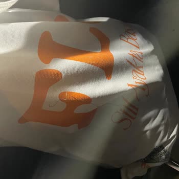 FLO Bez Çanta Kıyafetlerime Boya Bulaştırdı, Günüm Mahvoldu