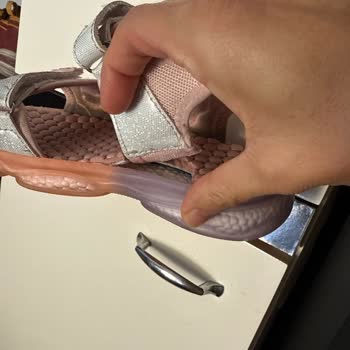 Kısa Sürede Hasar Gören Sandalet ve Yetersiz Müşteri Hizmeti Deneyimi