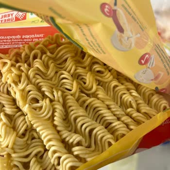 Aldığım Noodle Paketlerinde Böcek Ve Küf Şoku!