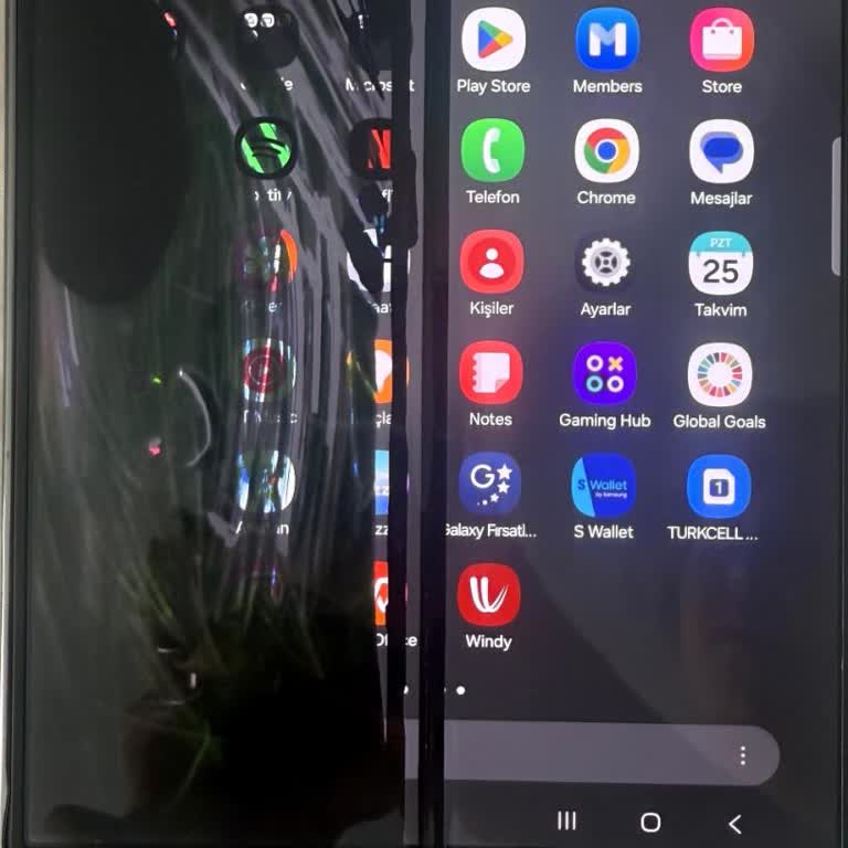 Samsung Z Fold 6'nın Ekranında Kronik Sorun: Garantiden Hızlı Çözüm Bekliyorum