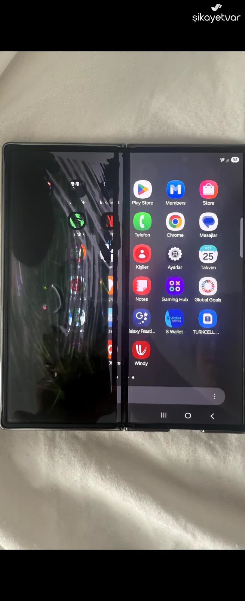 Samsung Telefon Samsung Z Fold 6'nın Ekranında Ani Ve Ciddi Arıza