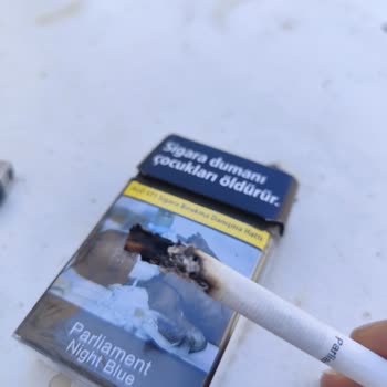 Sigara Paketinden Odun Parçası Çıkması Şaşkınlık Yarattı