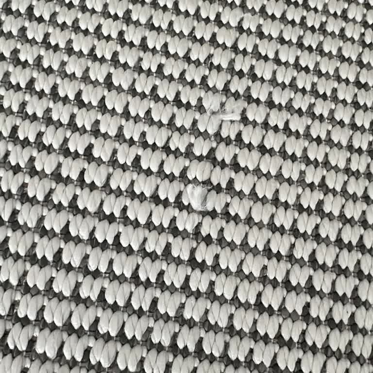 Robot Süpürgeye Uyumlu Denilen Halı İlk Günden Söküldü, Mağduriyetim Giderilmiyor