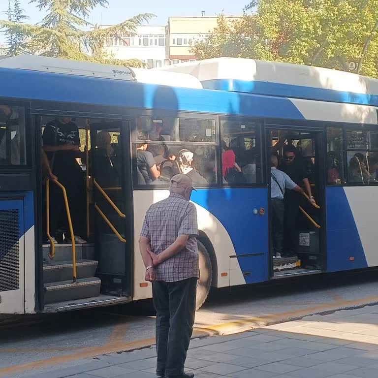 509 Numaralı Otobüs Hattında Yoğunluk Nedeniyle Öğrenciler Mağdur Oluyor