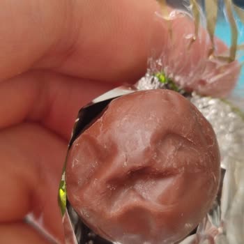 Sıcak Havalarda Yetersiz Kargo Koruması Nedeniyle Erimiş Çikolata Teslimatı