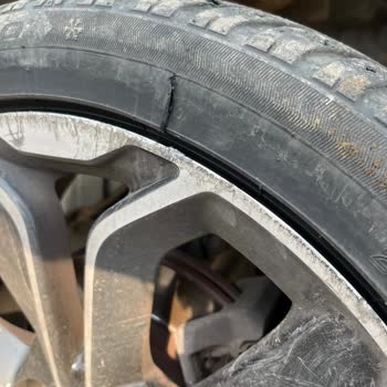 İSKİ Yol Kazısı Sonrası Oluşan Çukur Nedeniyle Aracım Zarar Gördü