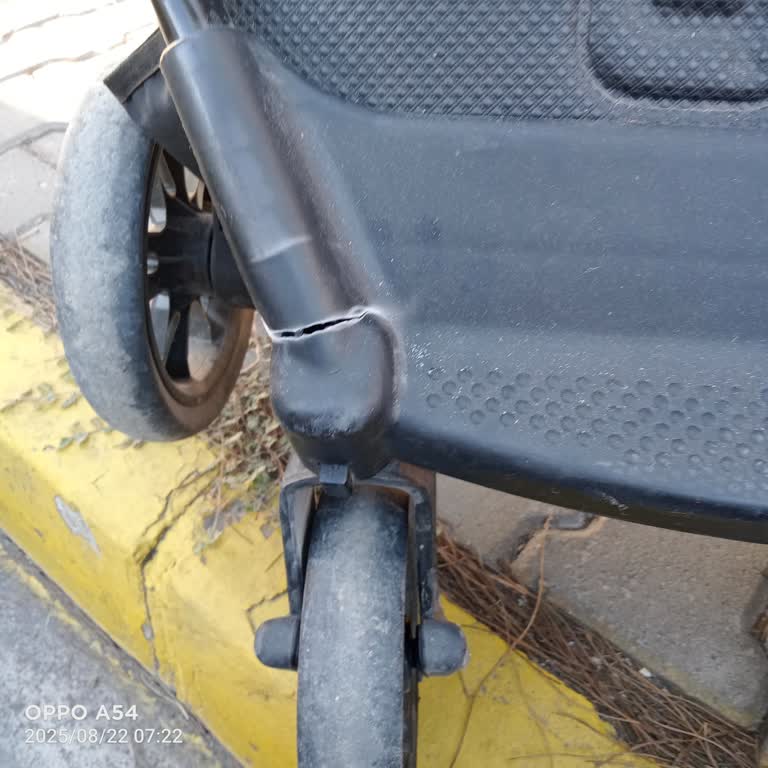 Baby Cool Travel Sistem Bebek Arabasının Ön Tekerleği Aniden Kırıldı