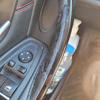 BMW 3.20i Sürücü Kapısı Tutma Yerinde Kronik Dökülme Sorunu