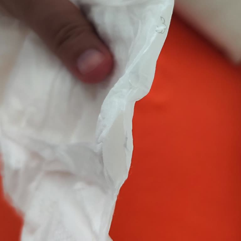 Aldığım Bebek Bezlerinin İçinden Yırtık Çıktı!