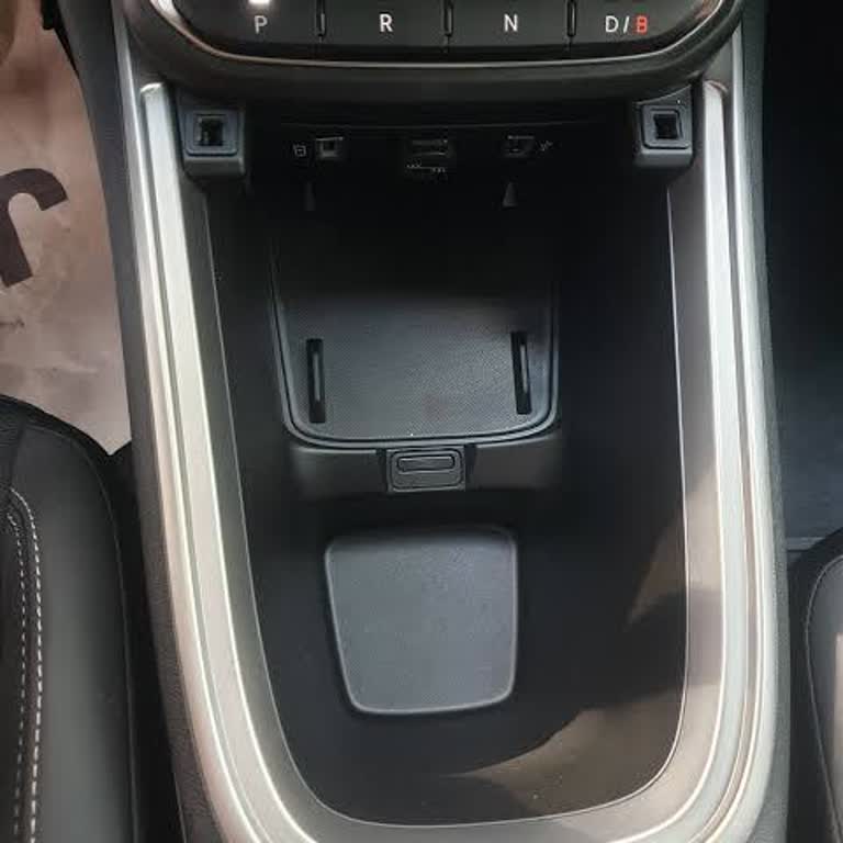 Jeep Avenger Elektro ohne Mittelkonsole-Abdeckung ausgeliefert