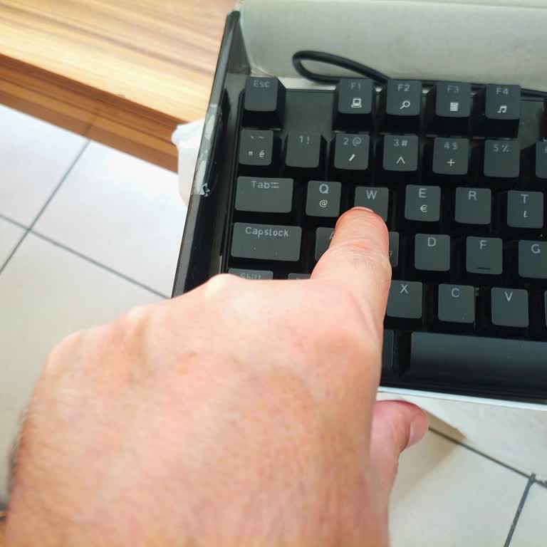 Garanti Kapsamındaki Klavyede W Tuşu Arızası Ve Müşteri Hizmetlerine Ulaşamama Sorunu