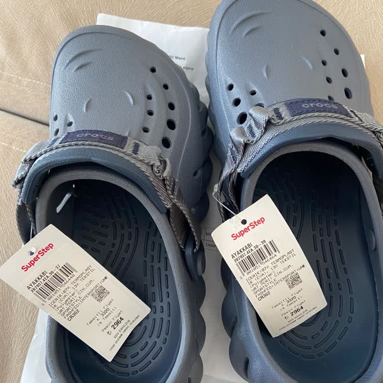 Yanlış Ürün Gönderimi Ve Yetersiz Çözüm: Çift Sağ Ayak Terlik Teslimatı