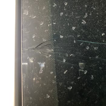 Renault Clio Camında Darbesiz Çatlama Ve Garanti Dışı Bırakılması