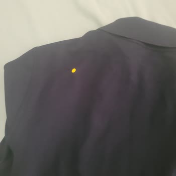 Bir Kez Giyilen T-shirtte Üç Farklı Yerde İplik Atması