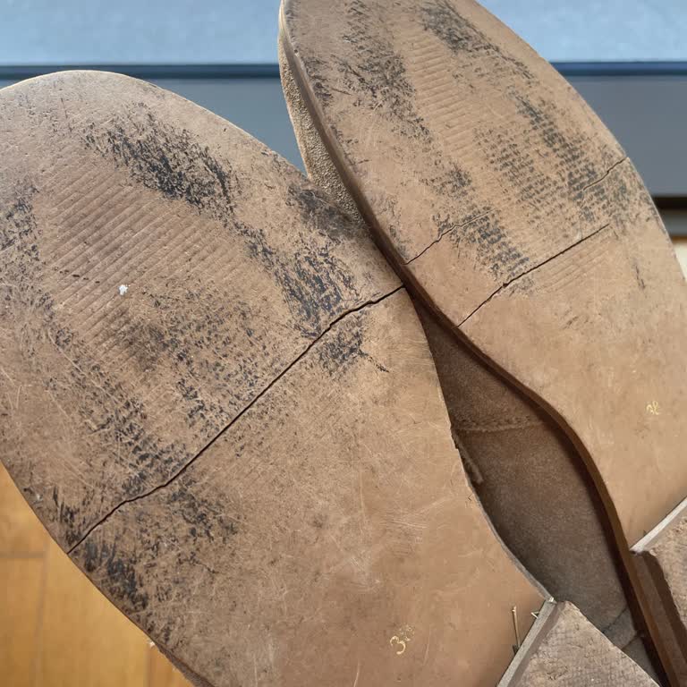 İpekyol Az Kullanılan Ayakkabının Tabanı Kırıldı, Mağazalardan Çözüm Alamadım