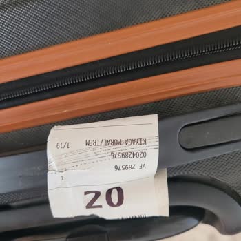 Ajet Uçuşunda Hasarlı Bavul Ve Geciken Çözüm