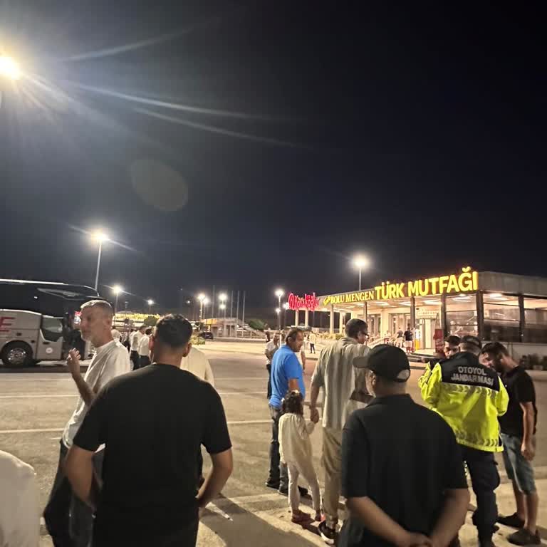 Fazla Bilet Satışı Nedeniyle Ayakta Yolculuk Ve İlgisiz Firma Yetkilileri