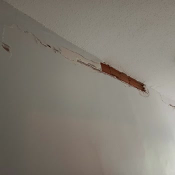 TOKİ Konutunda Oluşan Büyük Duvar Çatlağı Ailemizi Tedirgin Ediyor, Çözüm Bekliyoruz