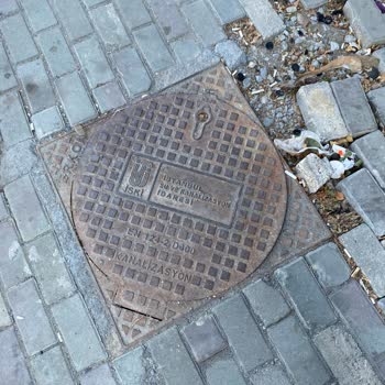 Altyapı Çalışması Sonrası Bozuk Kaldırım Sorunu 3 Aydır Giderilmiyor