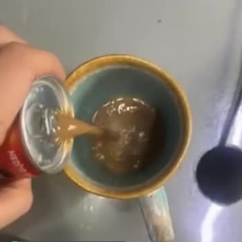 Nescafe Soğuk Kahve İçinden Sert Bir Madde Çıktı!