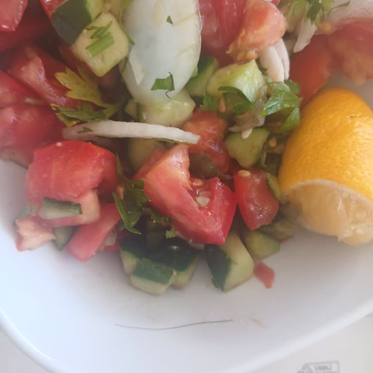 Köfteci Yusuf'ta Salatadan Kıl Çıktı, Siparişim İptal Edildi, Şube İlgisiz Kaldı