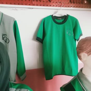 Okulun Logolu Kıyafet Zorunluluğu Aileleri Maddi Olarak Zorluyor