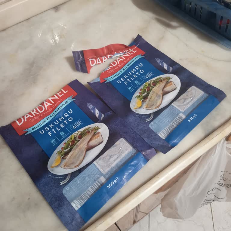 Dondurulmuş Uskumru Filetoda Kıl Ve Eksik Parçalar Şok Etti