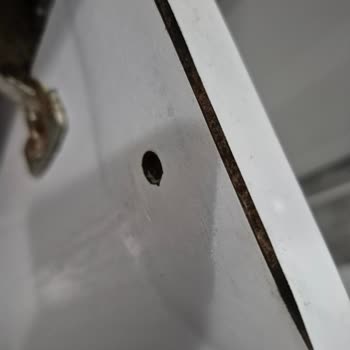 Banyo Dolabında Kısa Sürede Oluşan Şişme Sorunu Mağduriyet Yaratıyor