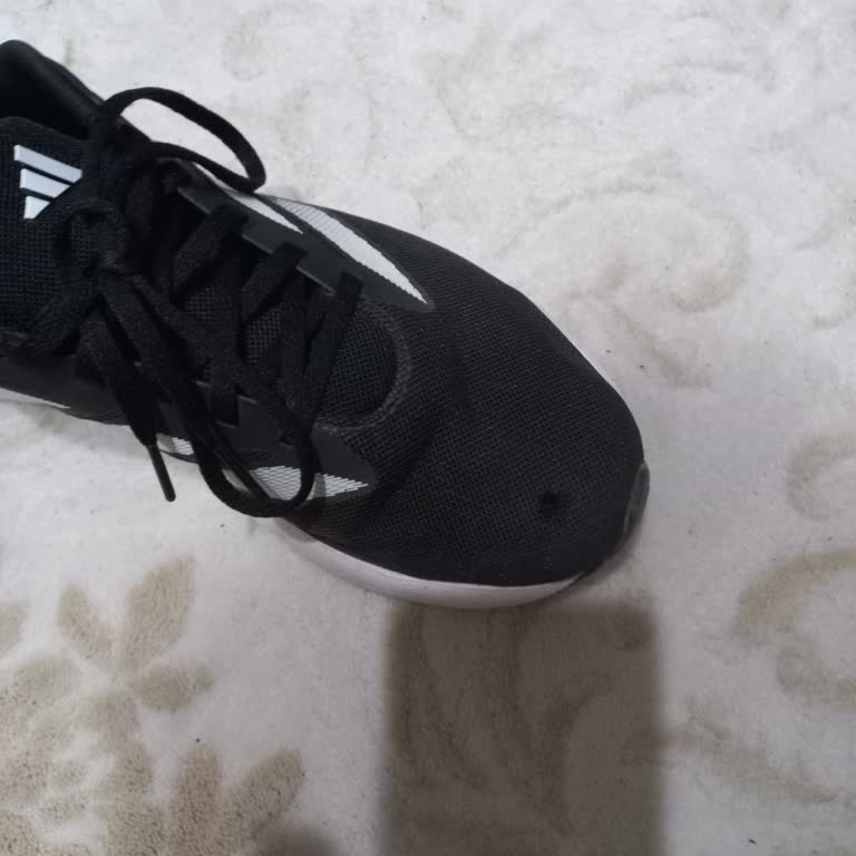 2 Ayda Açılan Adidas Ayakkabıya Çözüm Bekliyorum