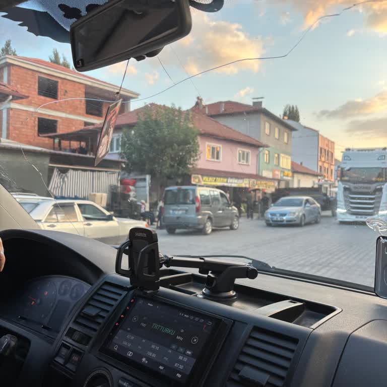 Burdur Söğüt Kasabası Hal Bölgesinde Rastgele Araç Parkı